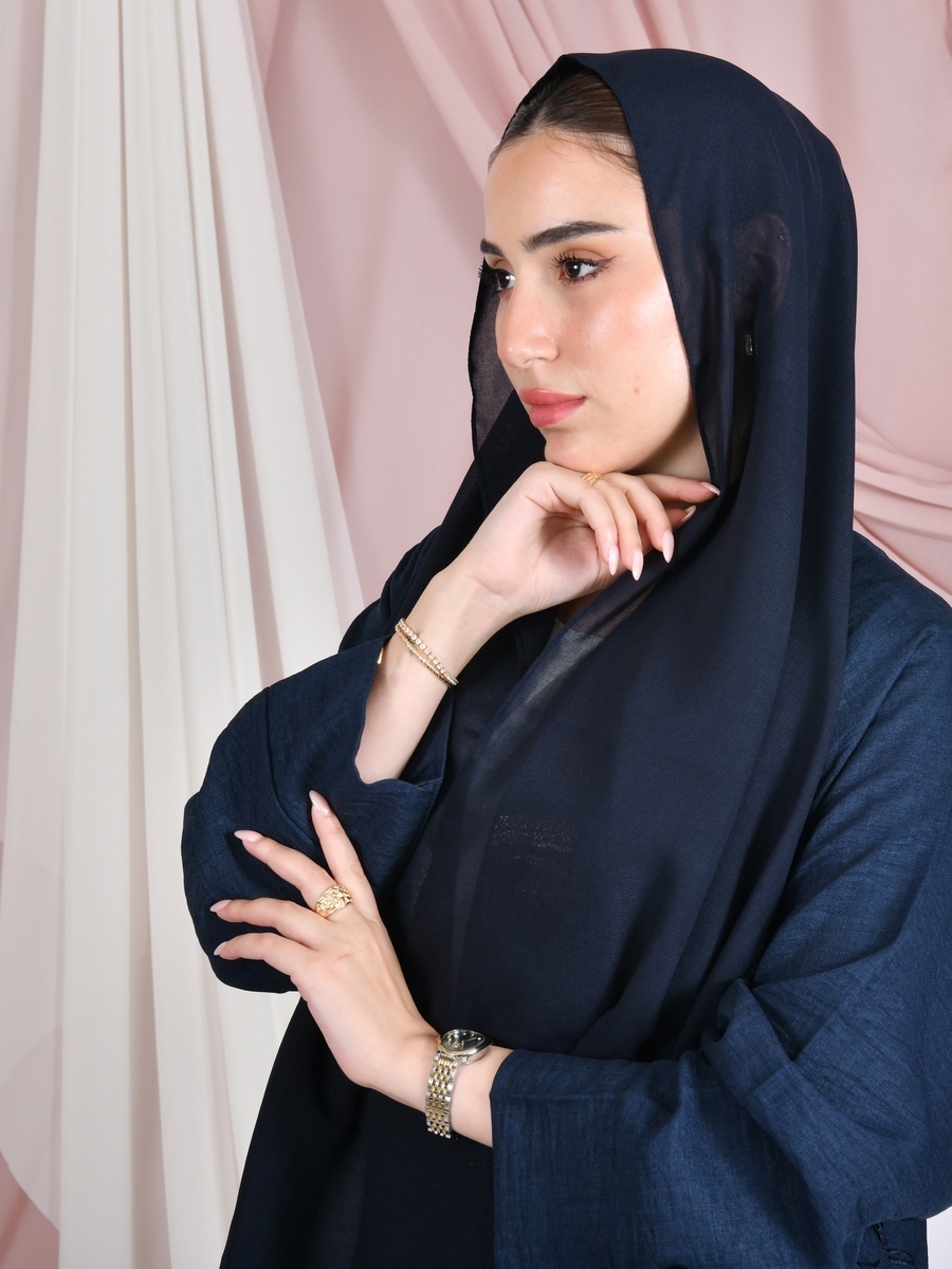 عباية مفتوحة من الأمام بتطريز