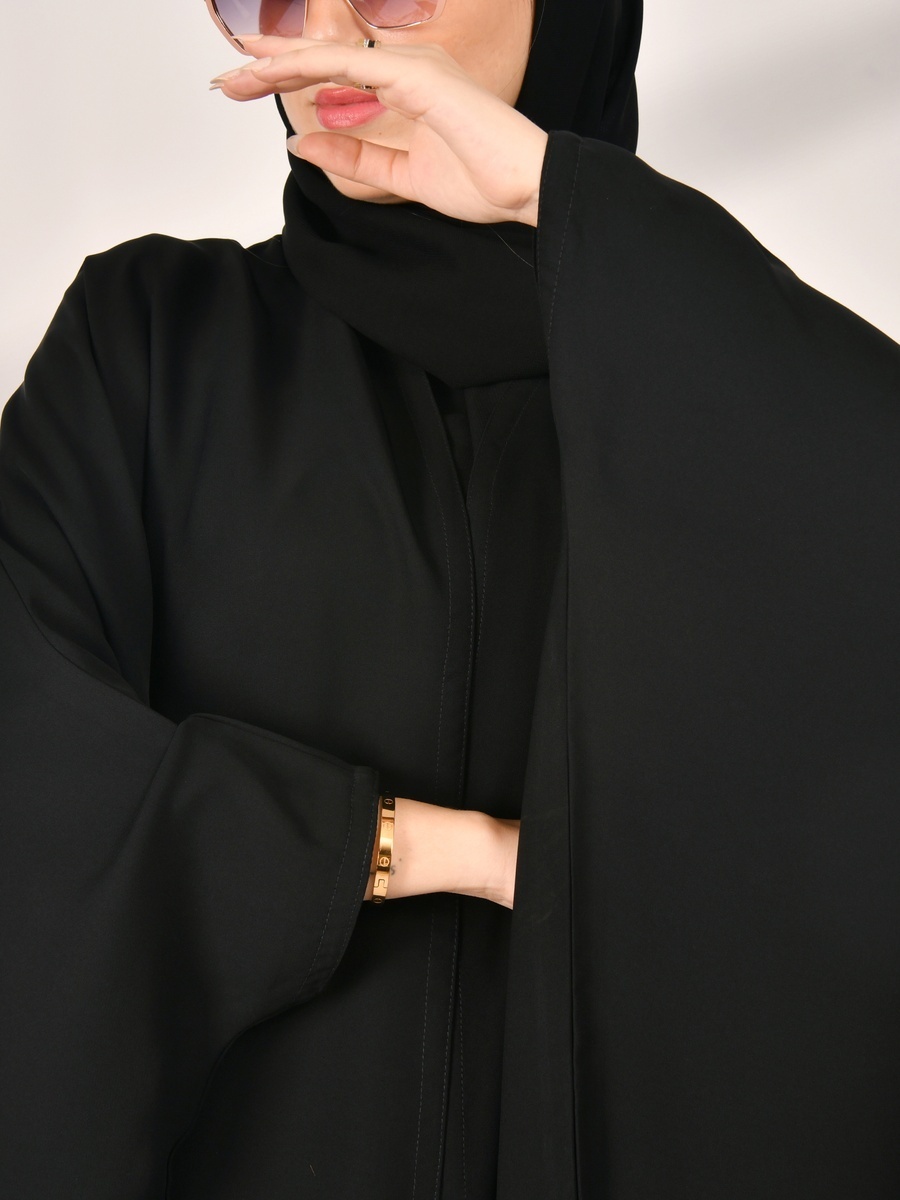 عباية سادة بنمط فراشة