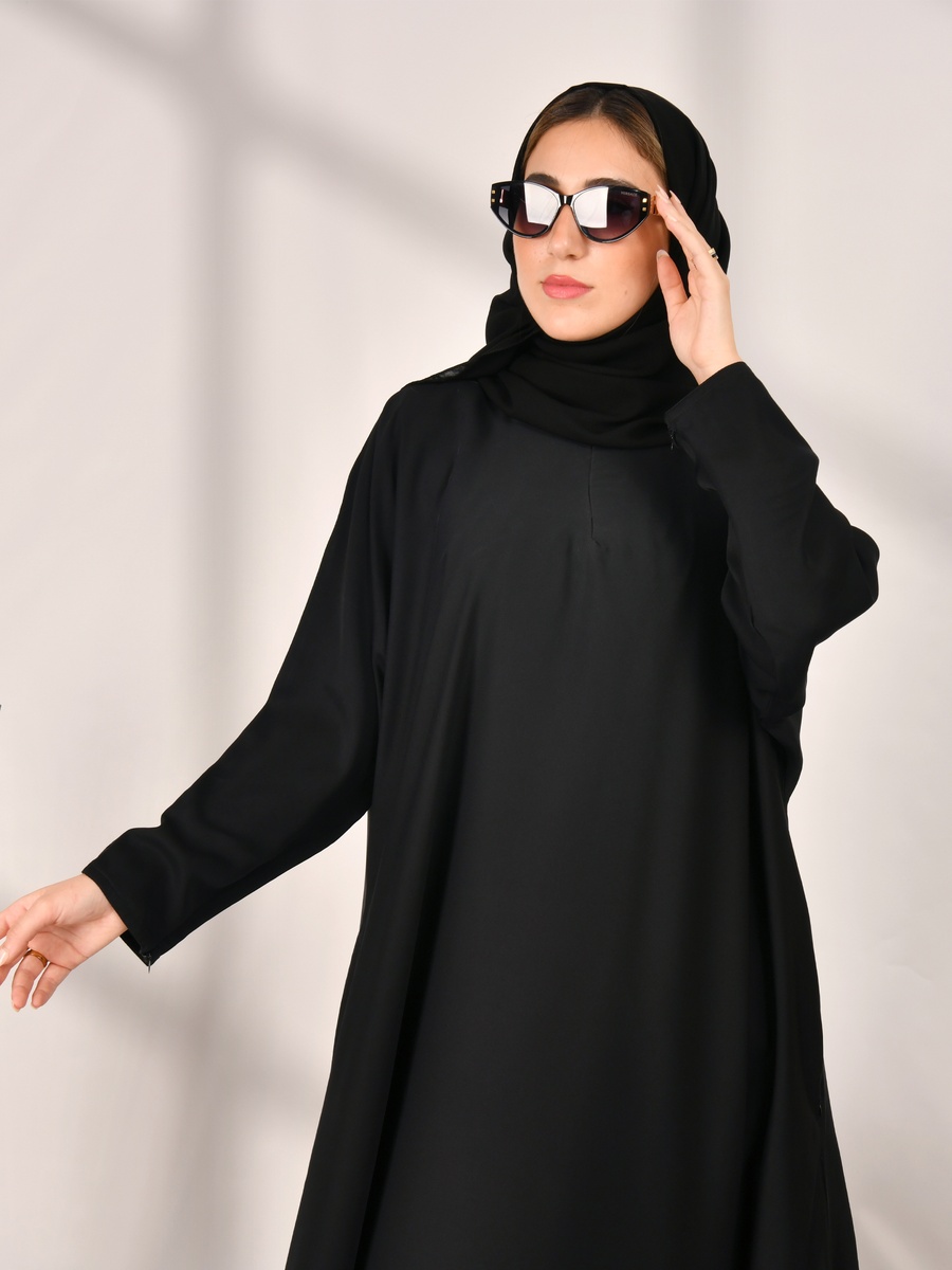 عباية سوداء طويلة بسحَّاب غلق مخفي