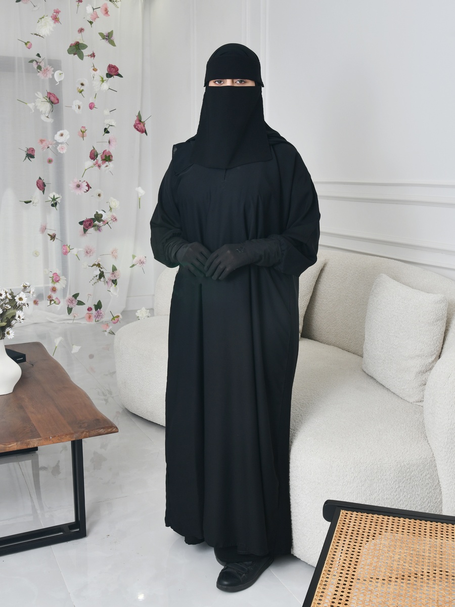 عباية سادة بأزرار كبس