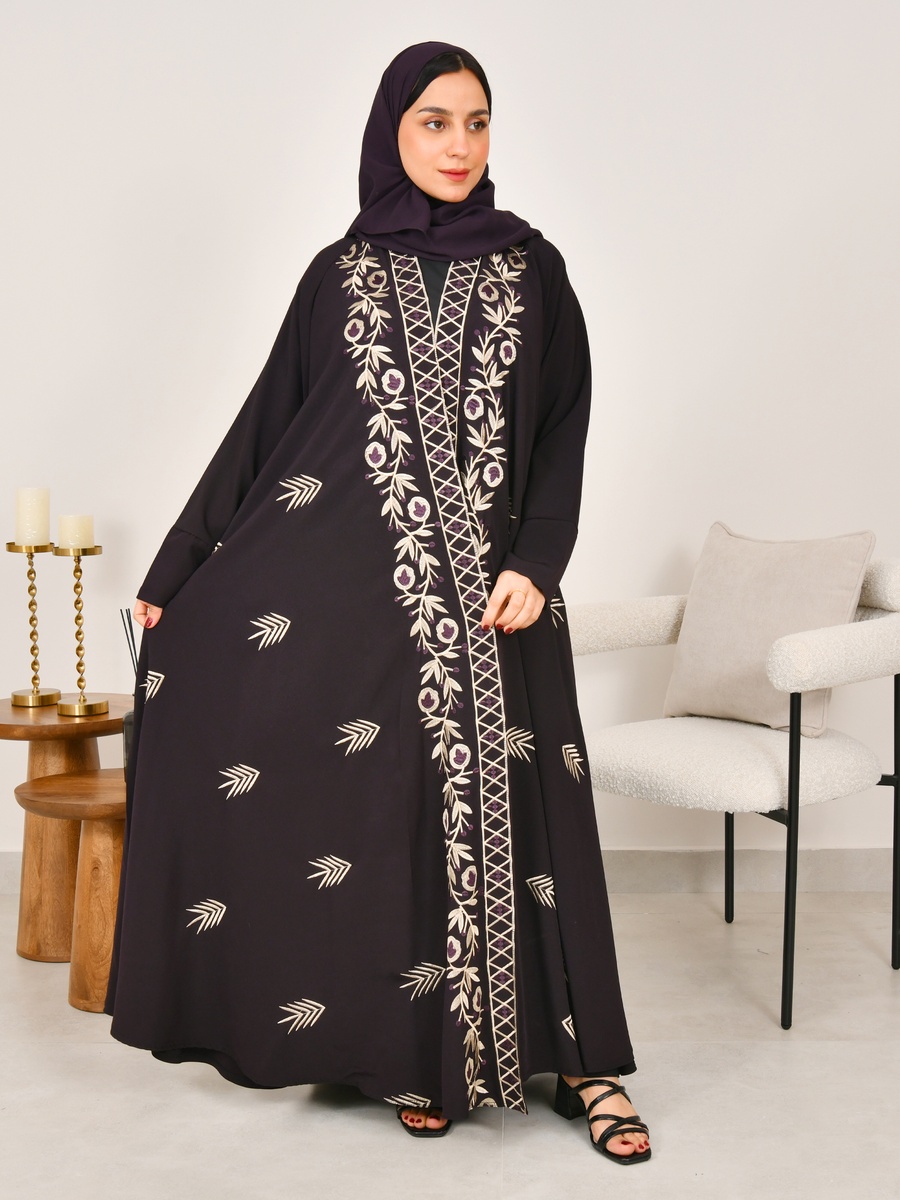 عباية مطرزة بنمط لف