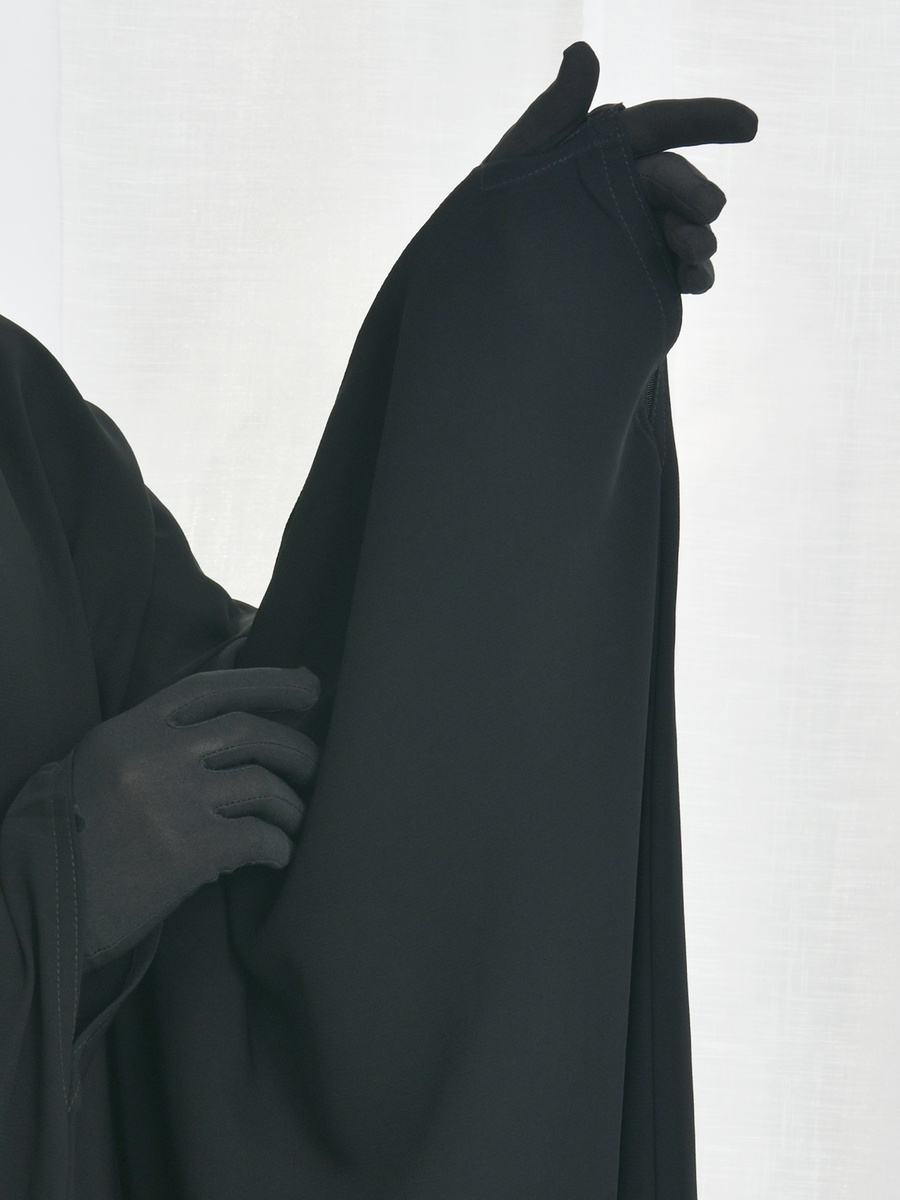 عباية بنمط لف للرأس بقصة فراشة