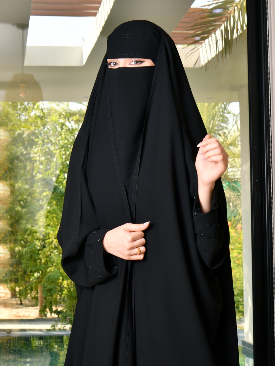 عباية بنمط لف للرأس