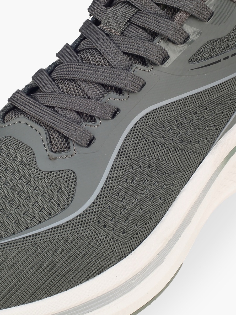 Men Lace-Up Sports Shoes