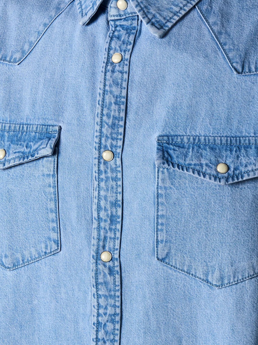 Men Regular Fit Collared Denim Long Sleeves Shirt