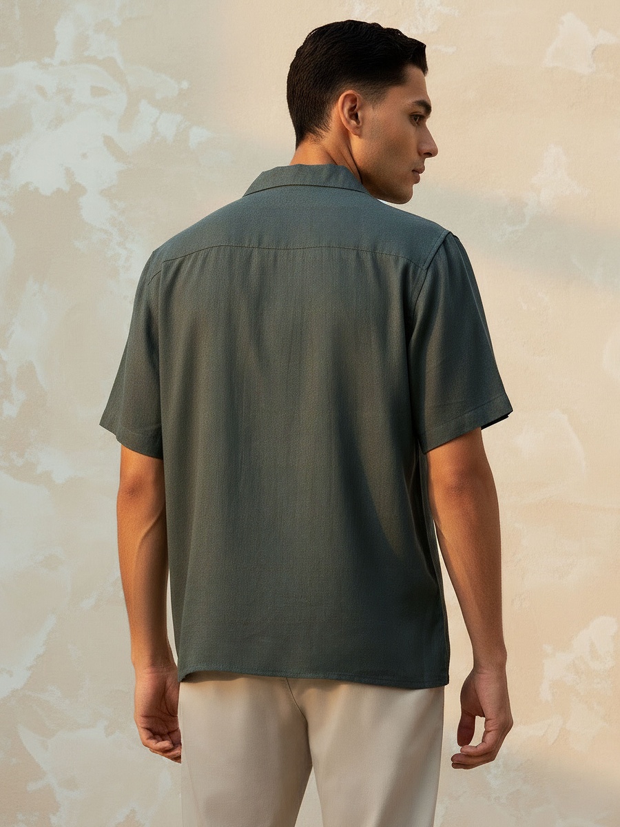 Men Regular Fit Camp Collar Short Sleeve Shirt