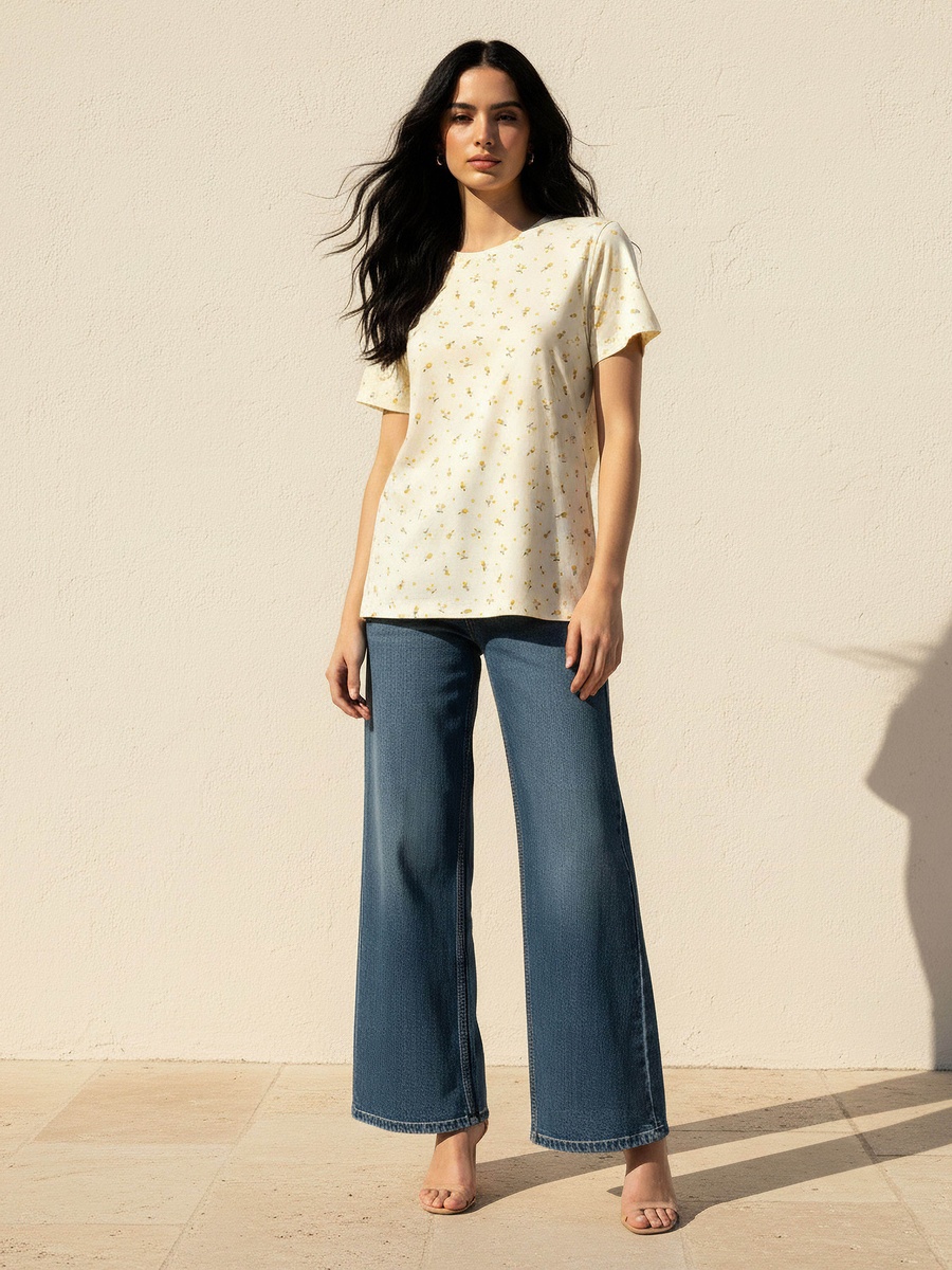 T-Shirt with Floral Print