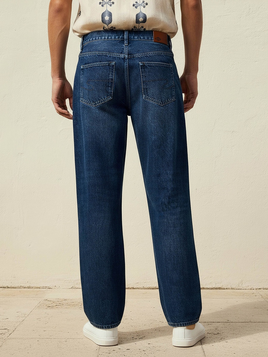 Men Straight Fit Mid-Rise Jeans