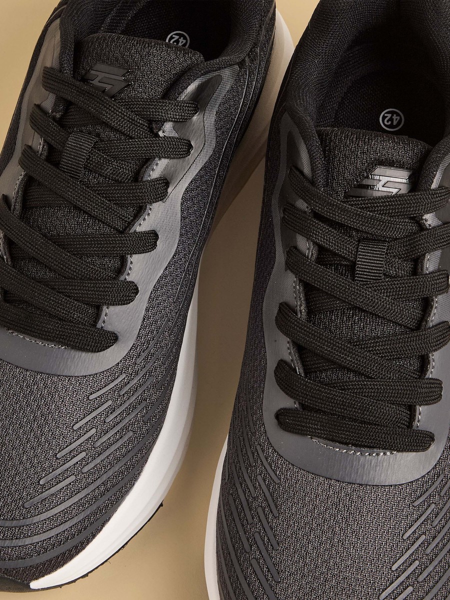 Textured Sports Shoes with Lace-Up Closure