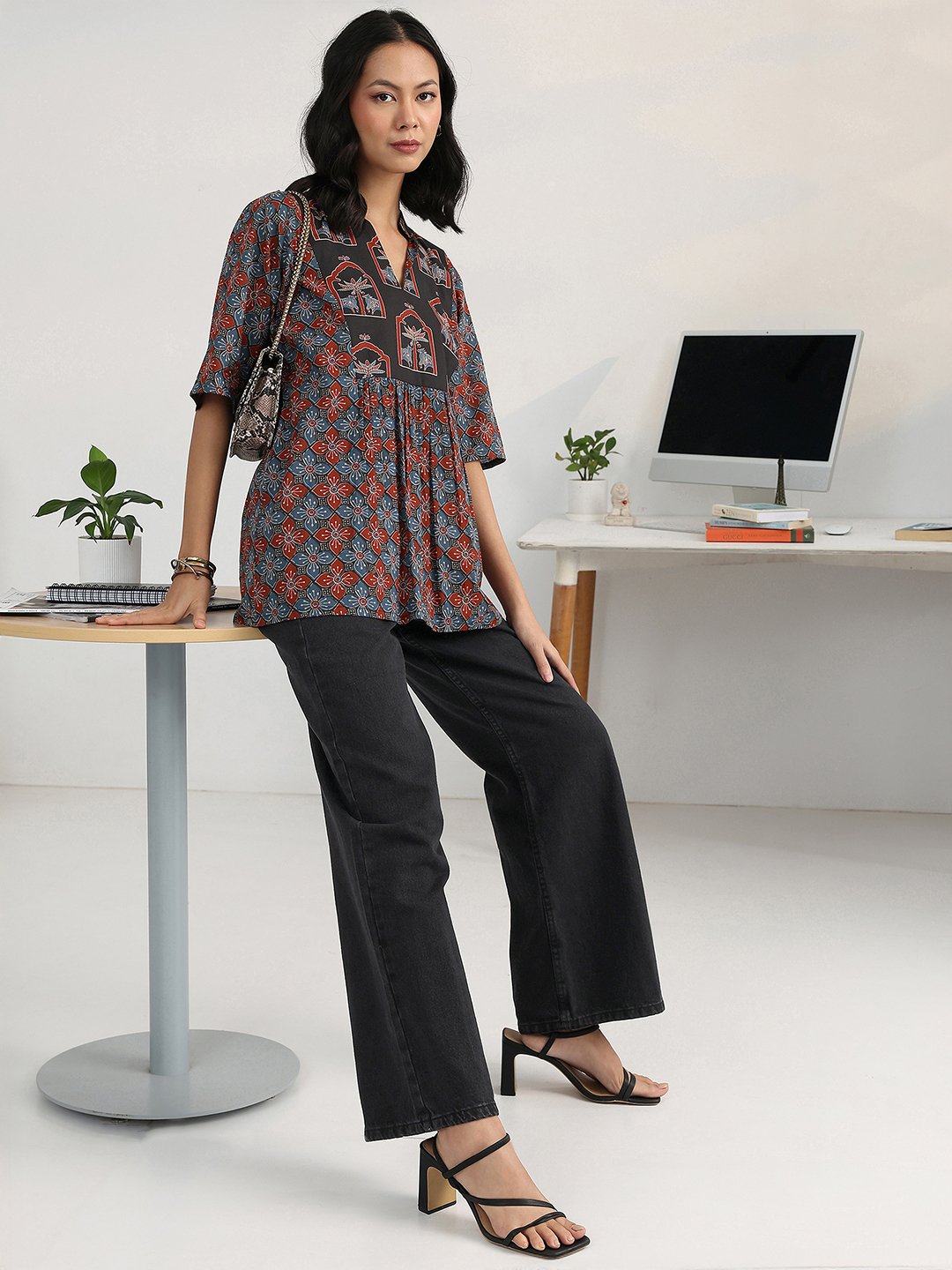 Blue Printed Cotton Blend Straight Kurti