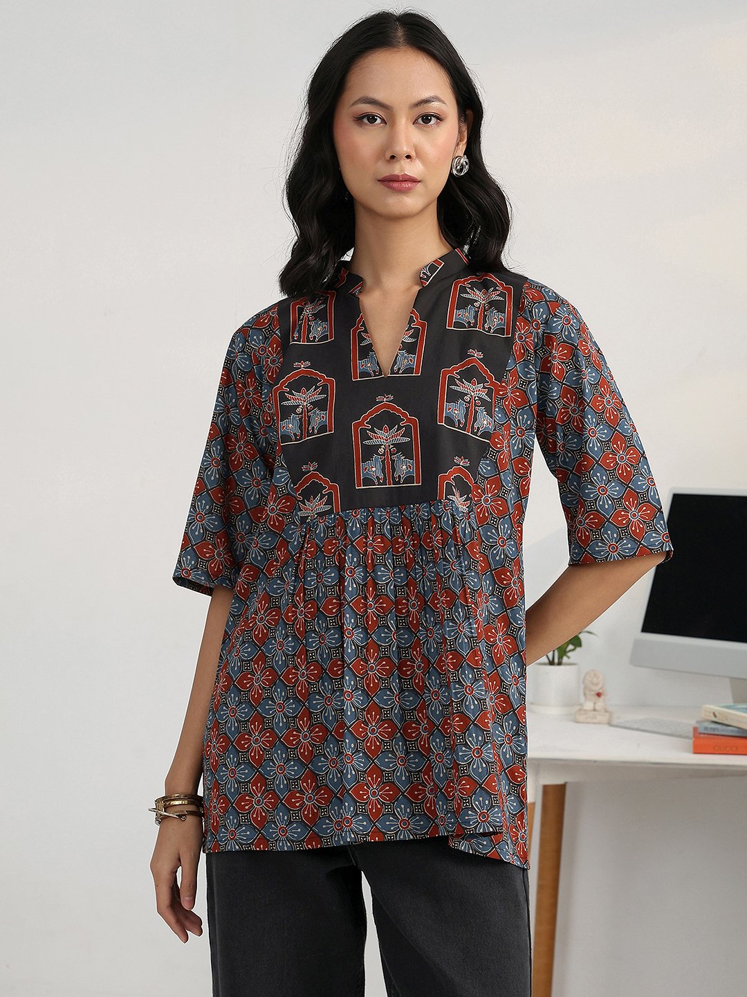 Blue Printed Cotton Blend Straight Kurti