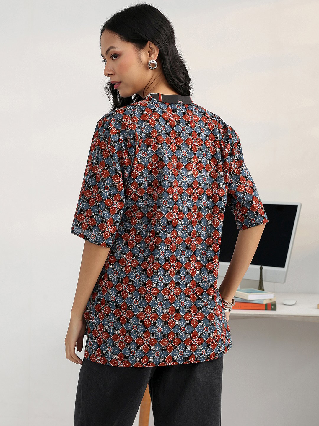 Blue Printed Cotton Blend Straight Kurti