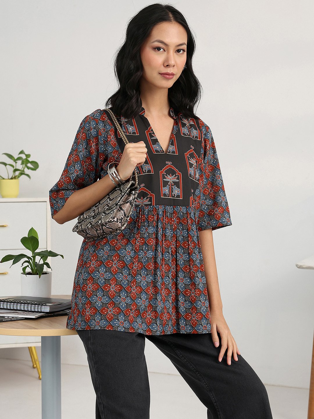 Blue Printed Cotton Blend Straight Kurti