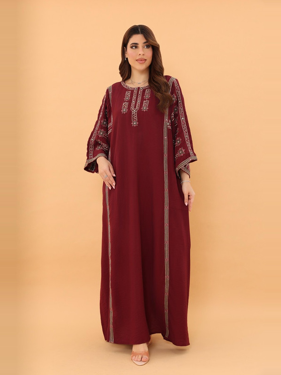 جلابية مطرزة بياقة دائرية