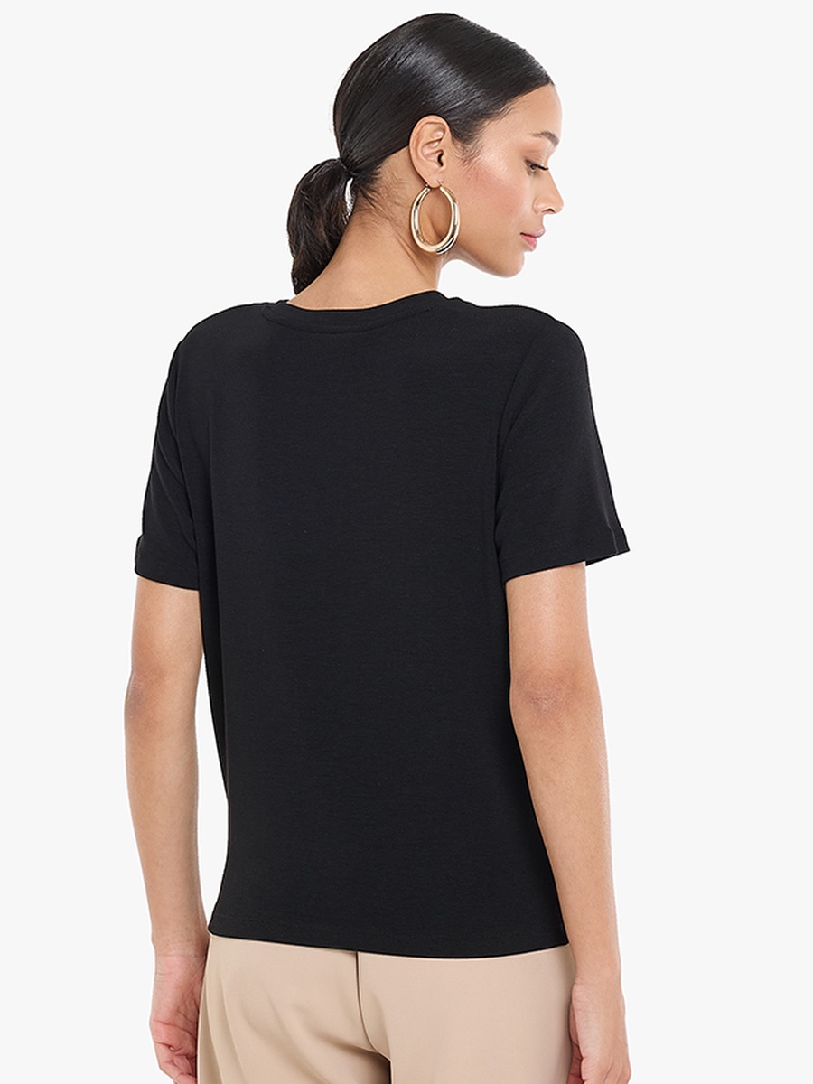 Round Neck T-Shirt with Metal Tab