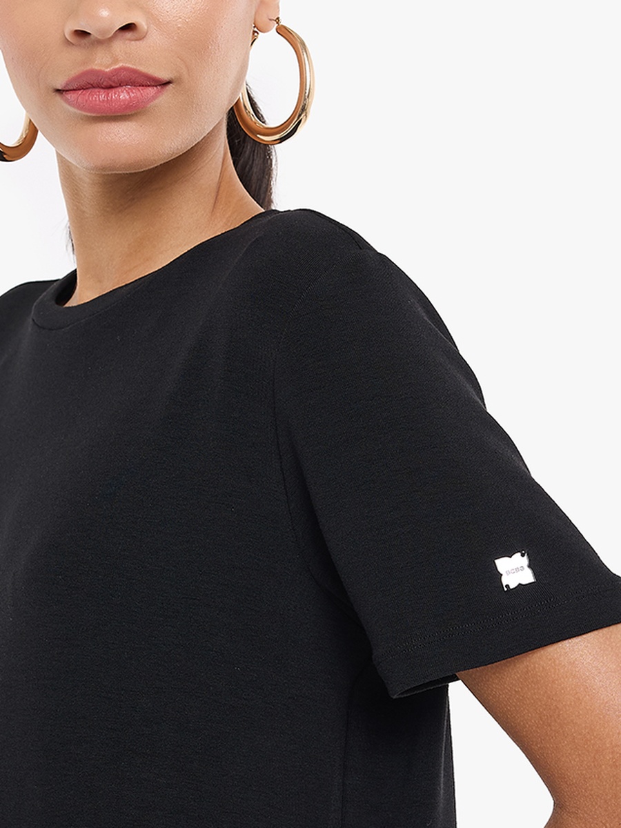 Round Neck T-Shirt with Metal Tab