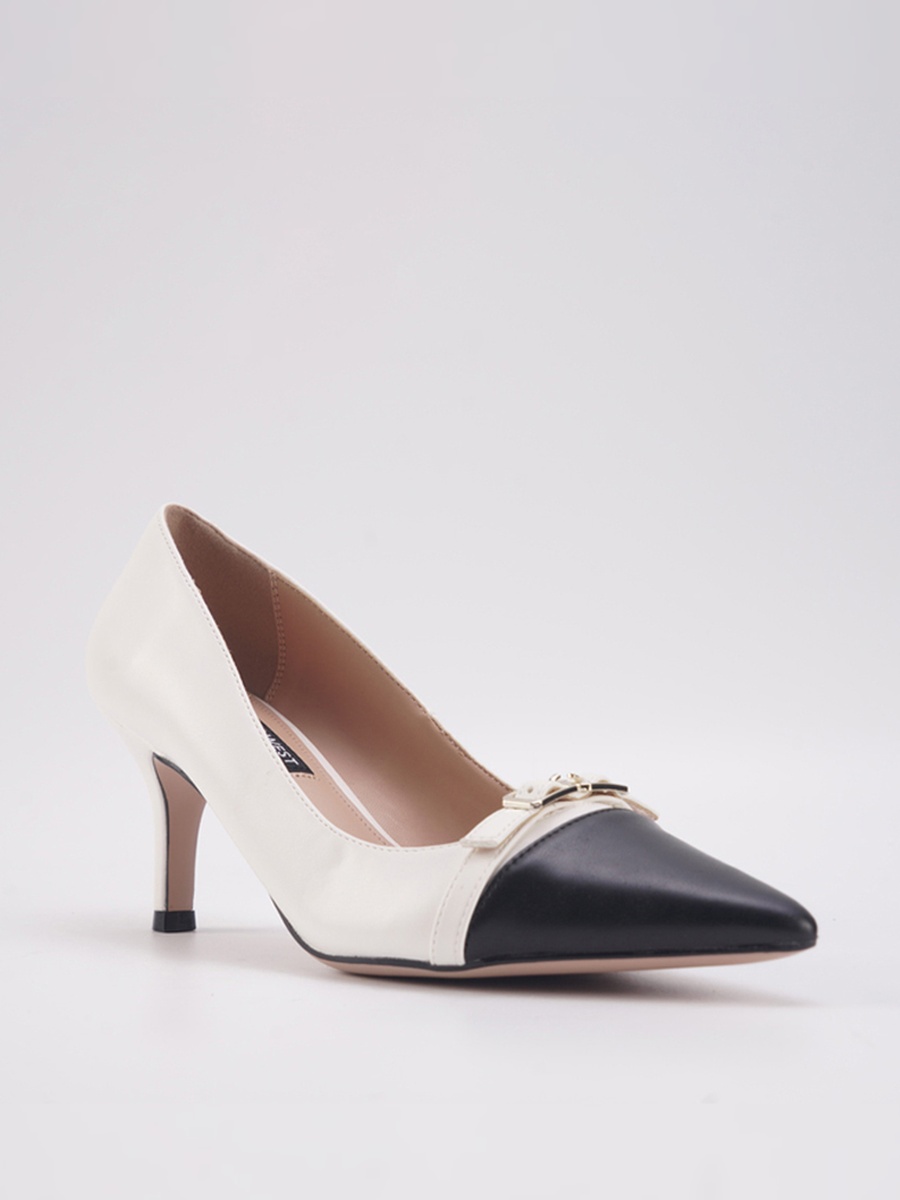 Contrast Pointed Toe Pumps with Buckle Accent