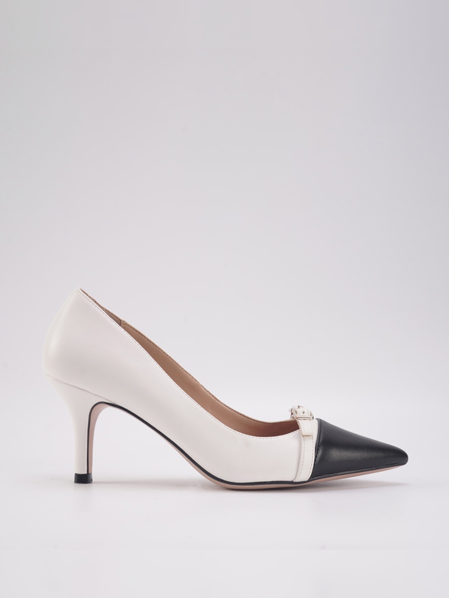 Contrast Pointed Toe Pumps with Buckle Accent