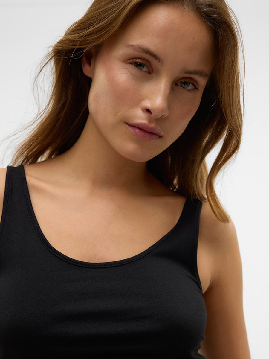 Black Solid Scoop Neck Tank Top