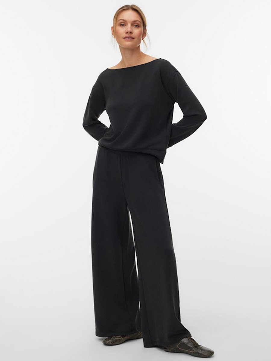 Black Julia Solid Long Sleeves Boatneck Top