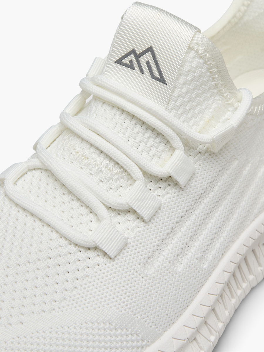 Men Lace-Up Sports Shoes