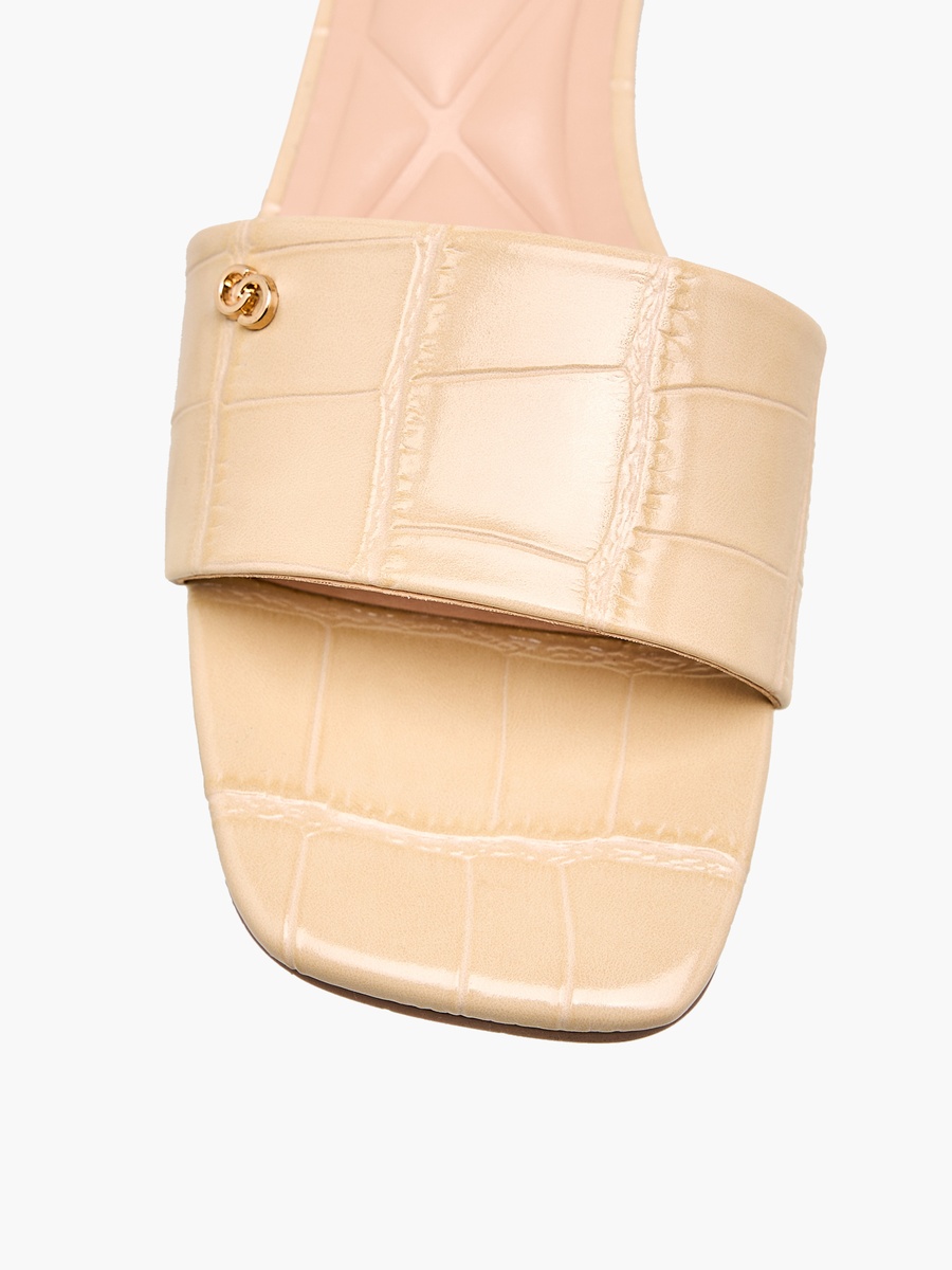 Women Textured Flat Sandals
