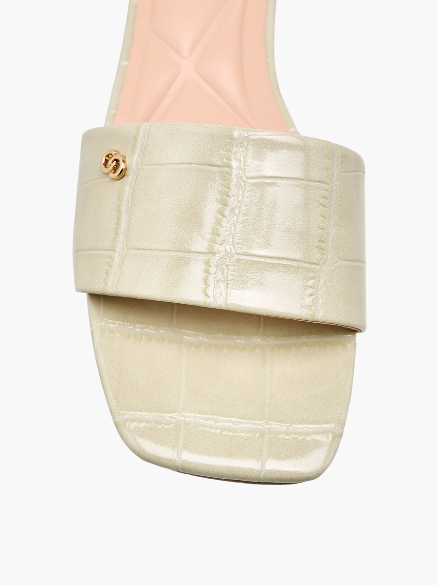 Women Textured Flat Sandals
