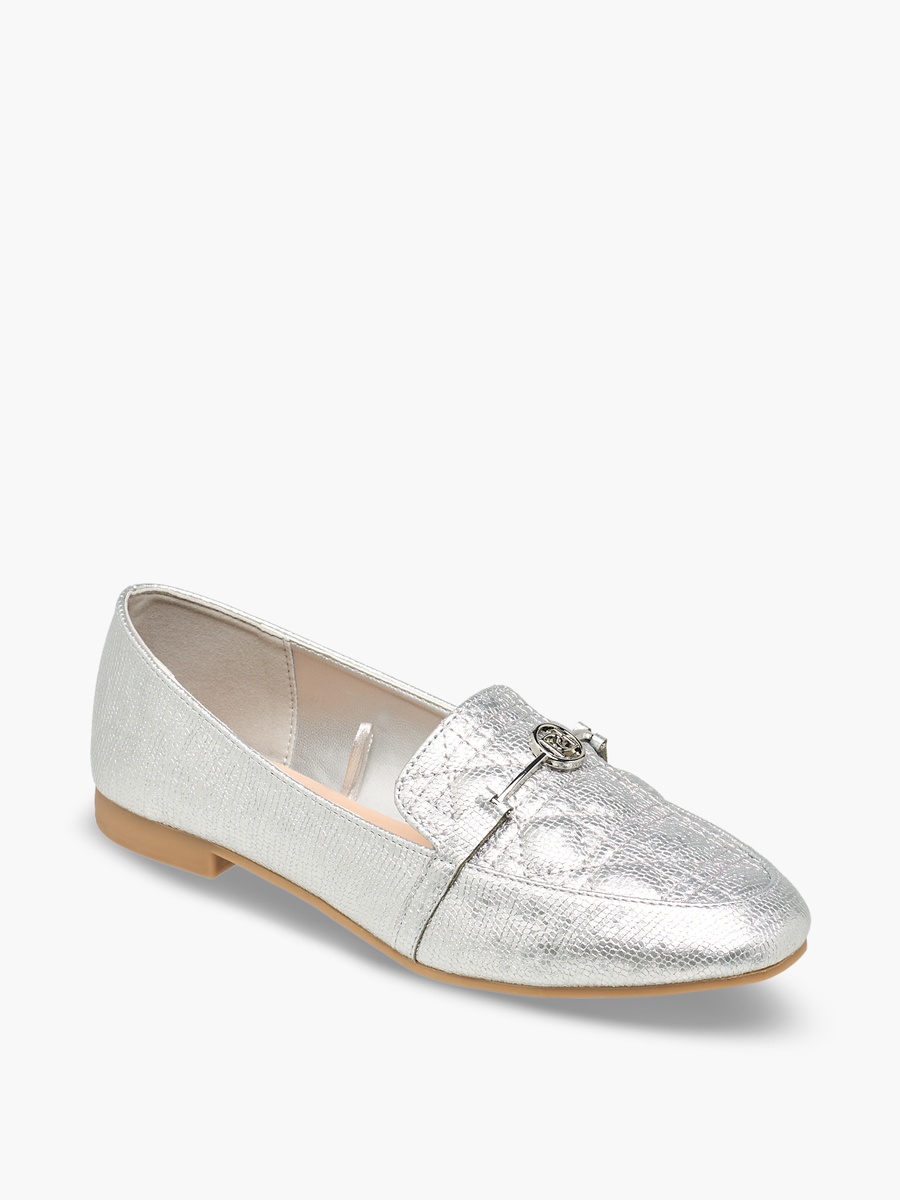 Women Quilted Detail Loafers