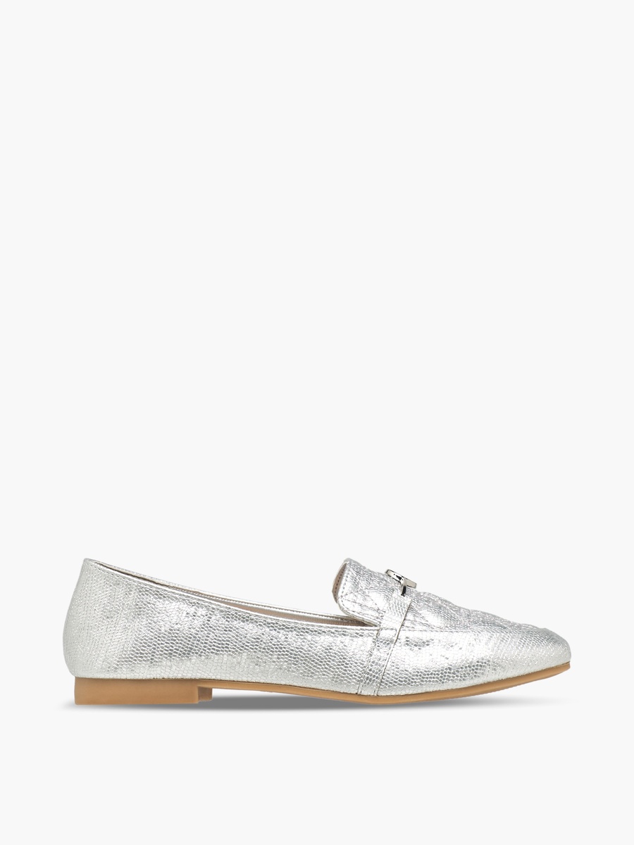 Women Quilted Detail Loafers
