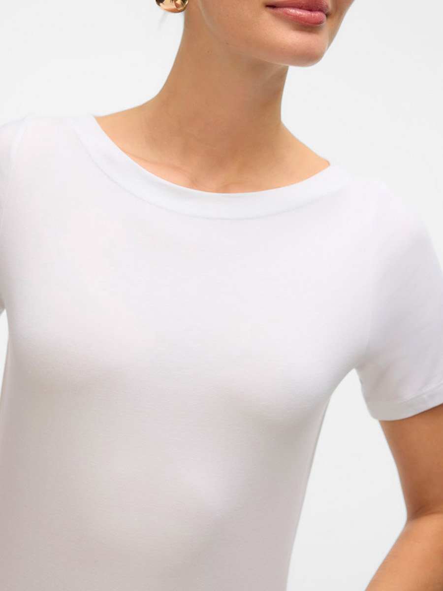 بلوزة سادة بأكمام قصيرة