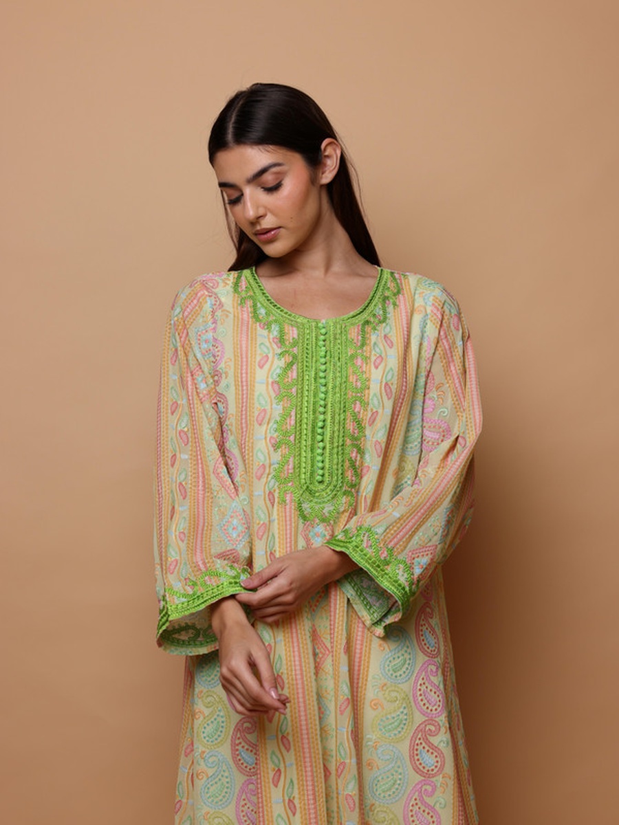 Ayla Paisley Pattern V Neck Jalabiya