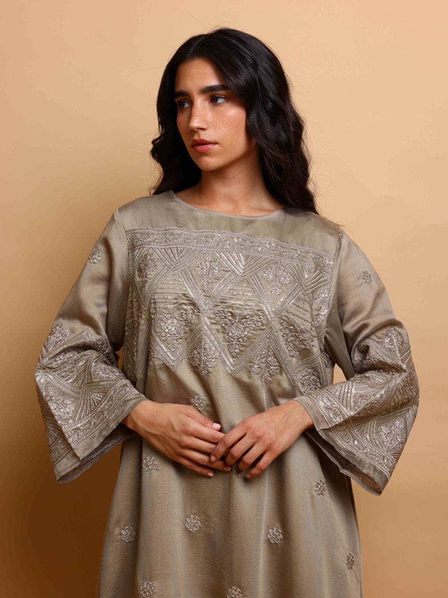Inaya Embroidered Jalabiya