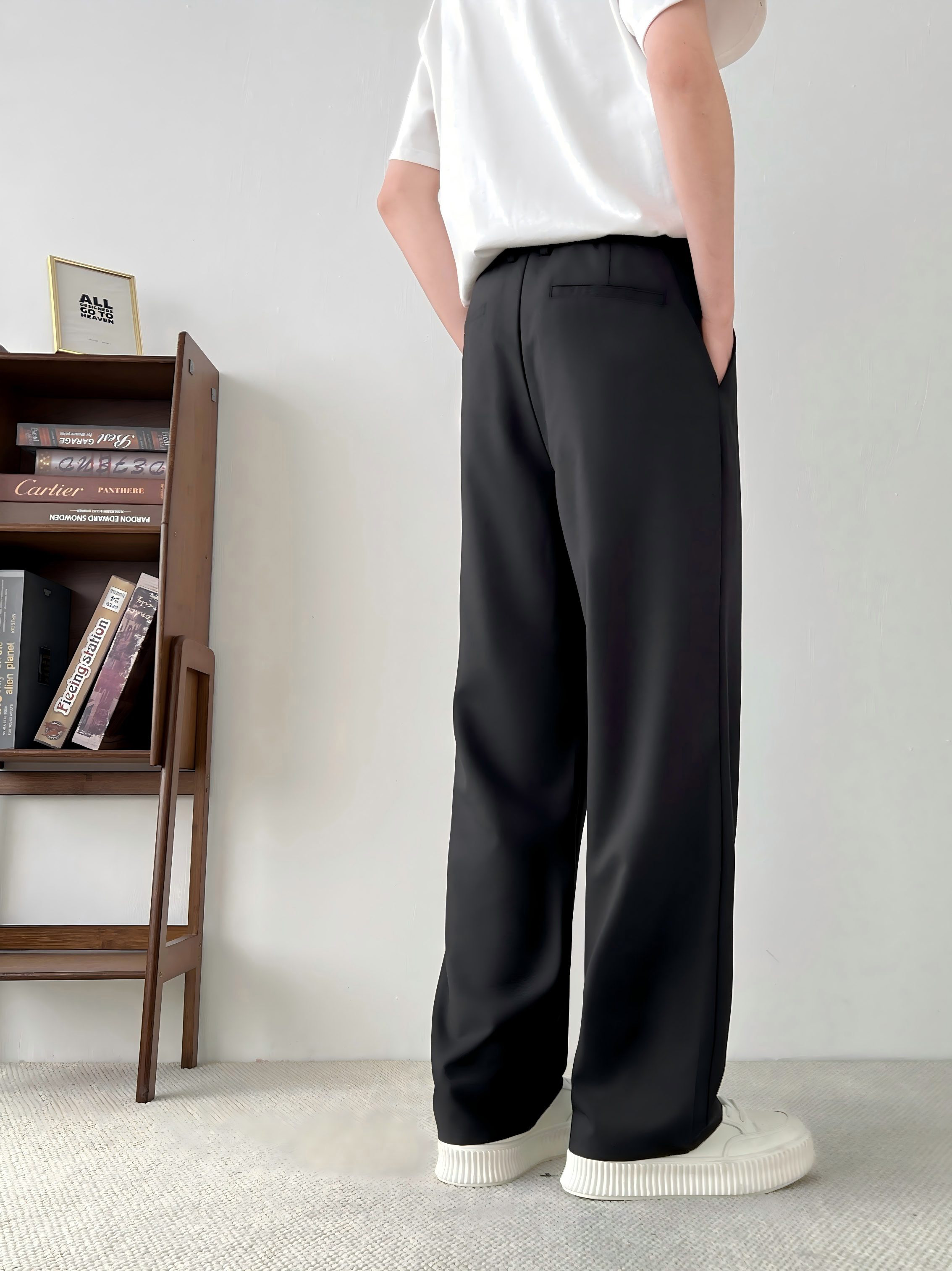Men Black Linen-Look Pleated Wide-Leg Trousers