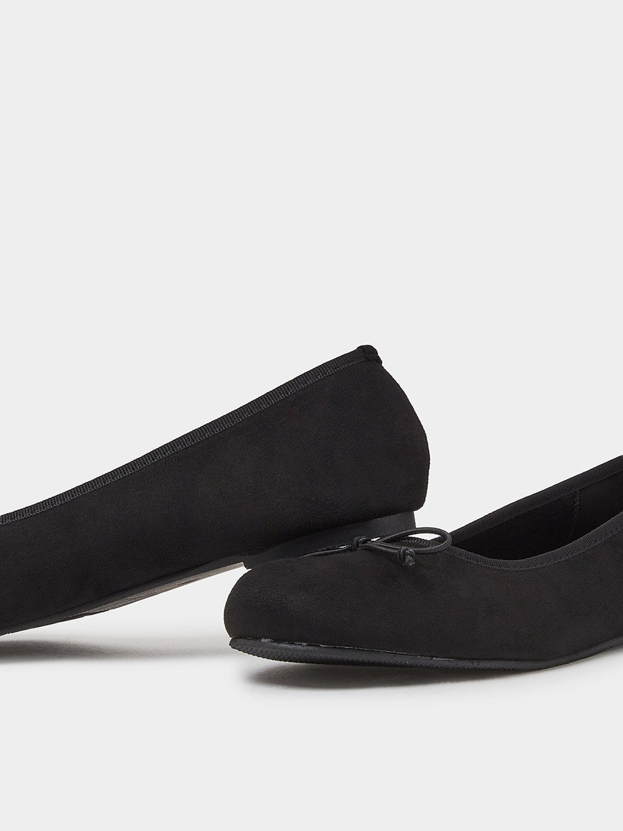 حذاء باليرينا سادة بتفاصيل عقدة