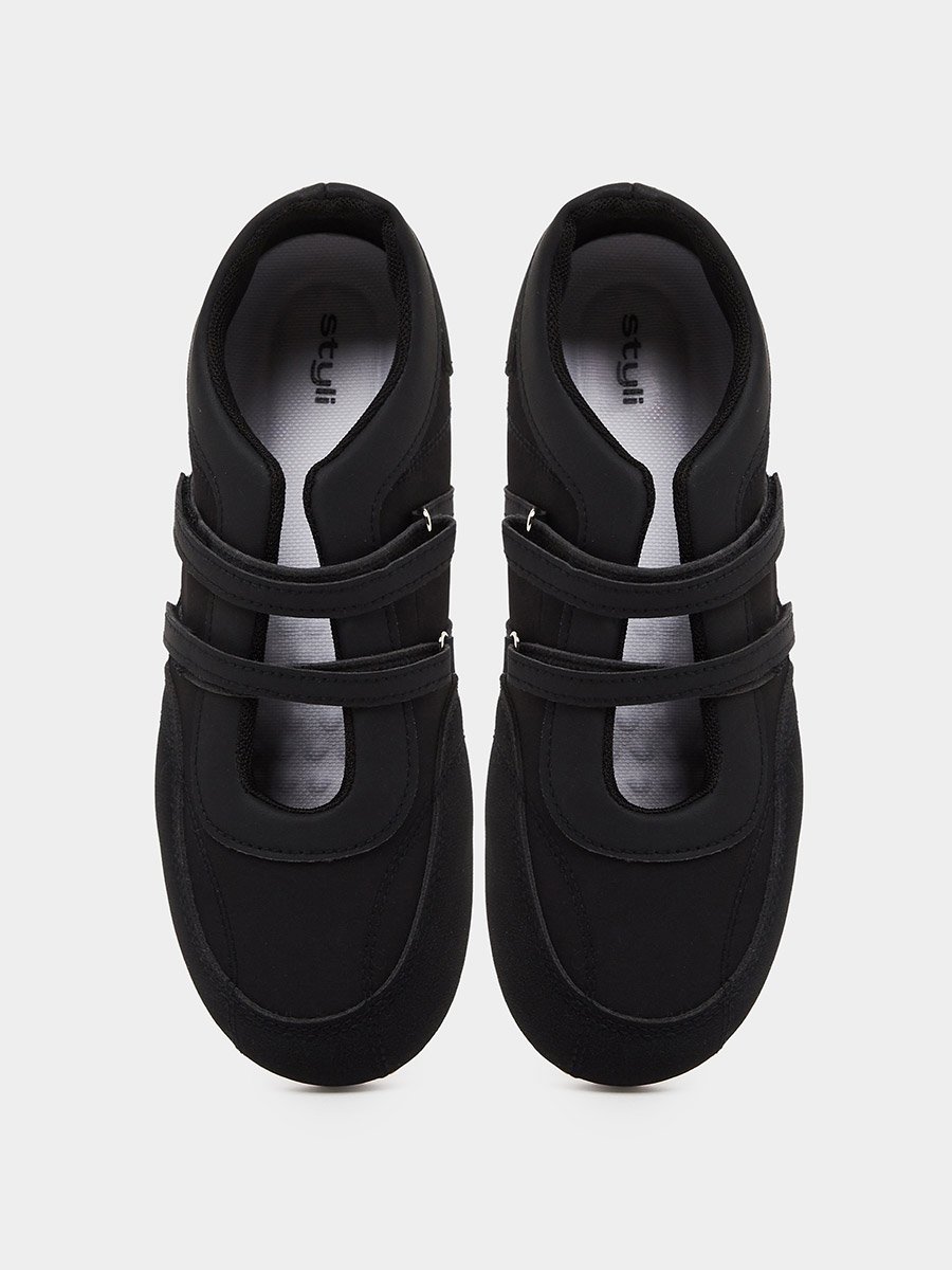 Black Sporty Sneakerina
