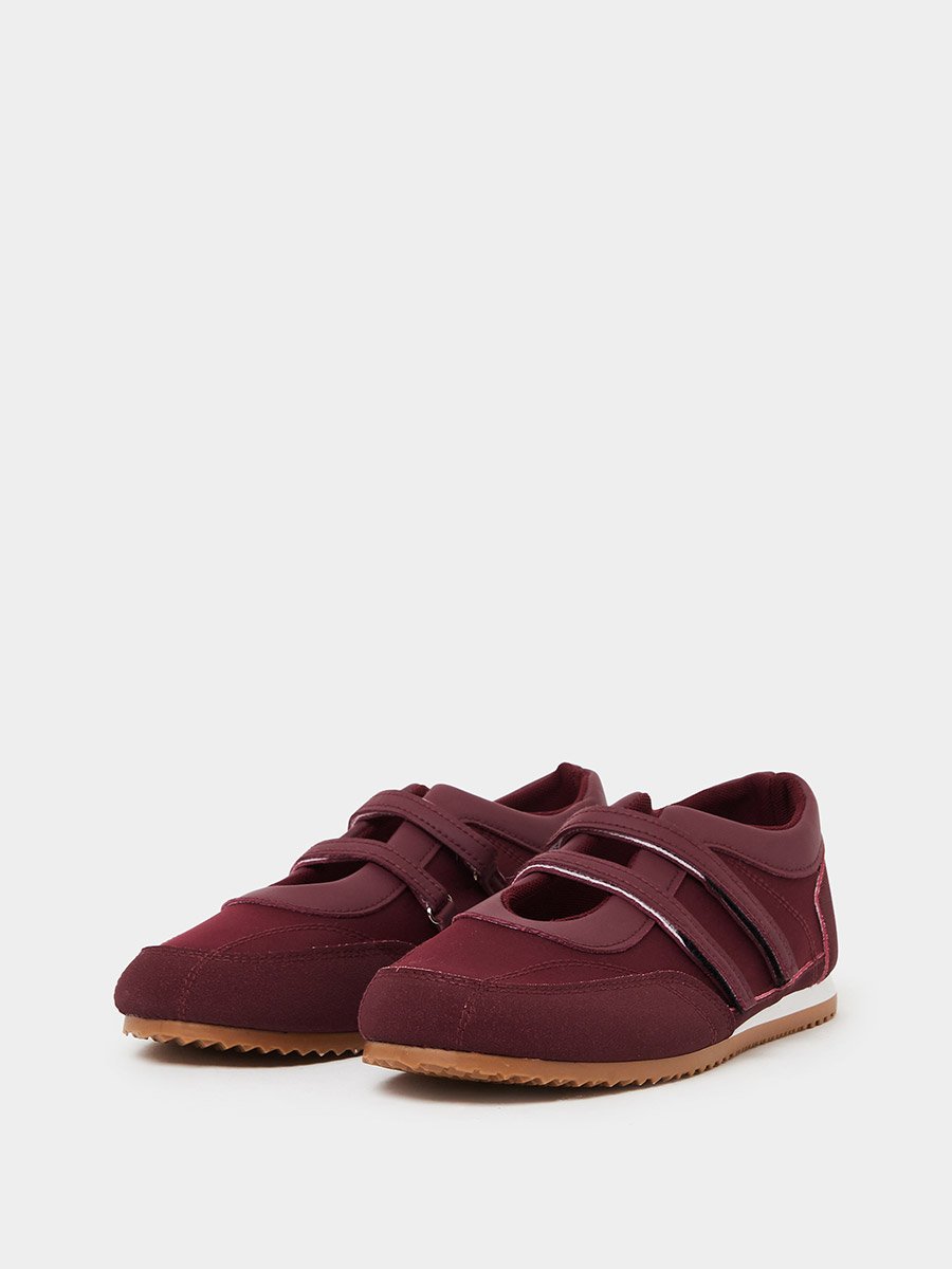 Burgundy Sporty Sneakerina