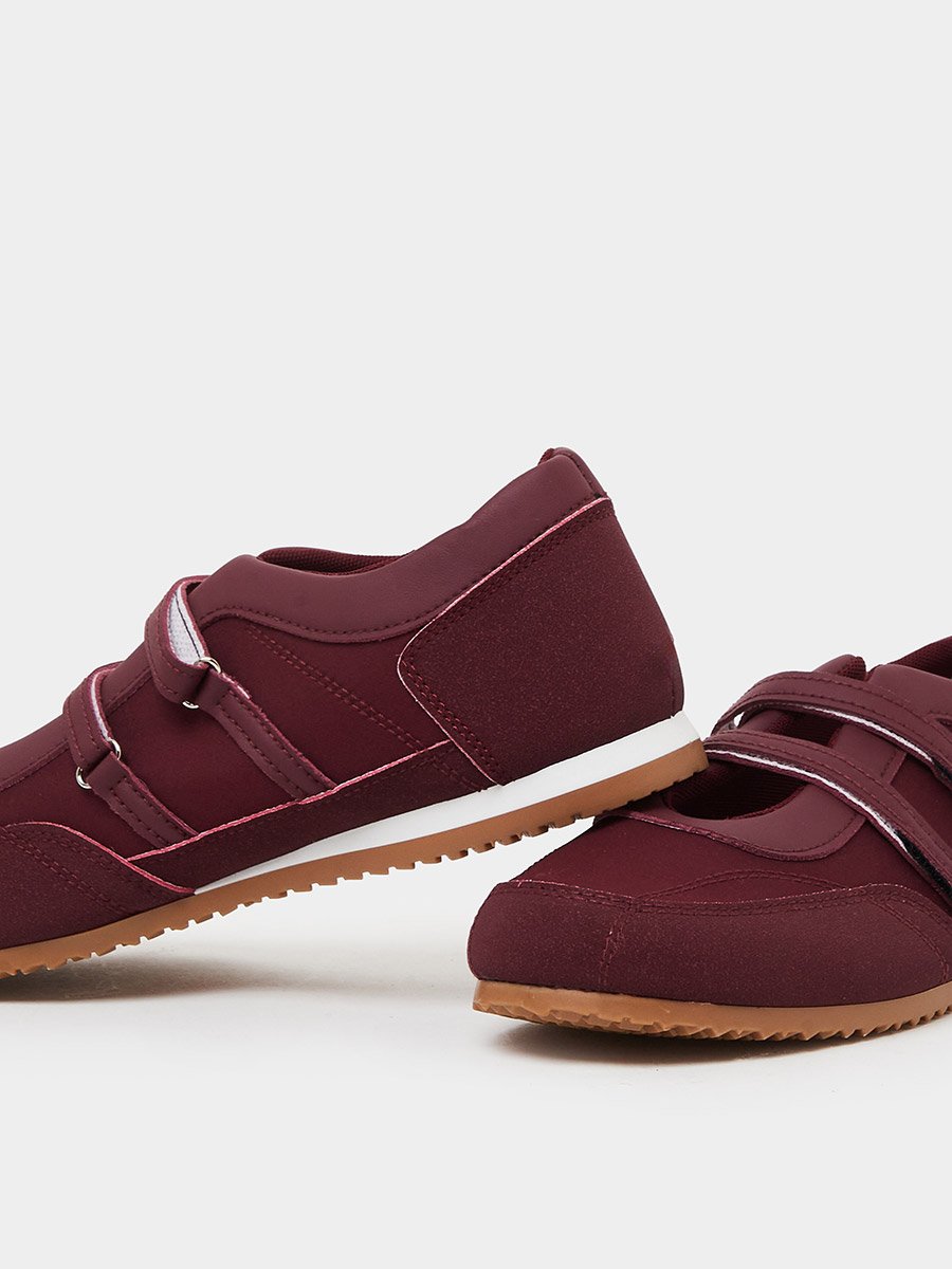 Burgundy Sporty Sneakerina