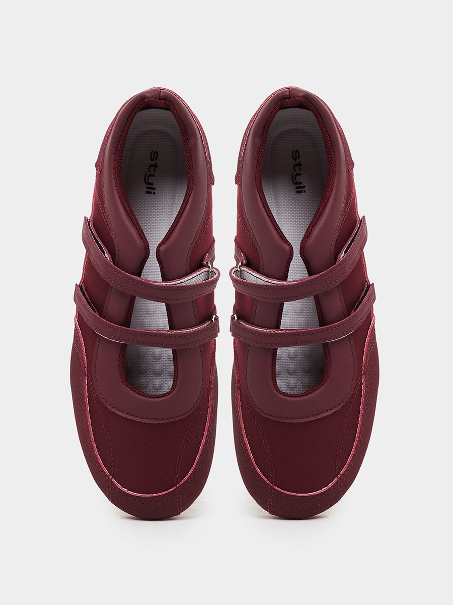 Burgundy Sporty Sneakerina