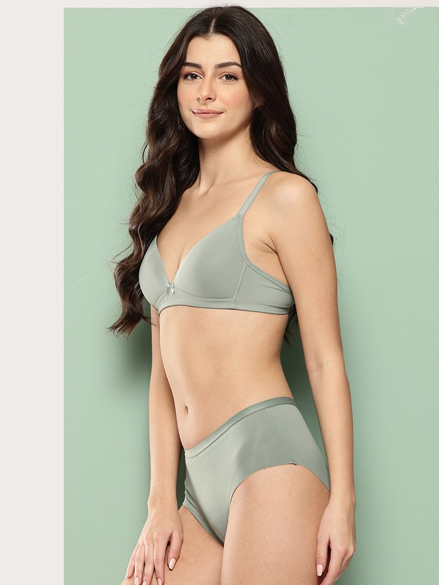 Green Solid Lightly Padded Non Wired Bra and Brief Set