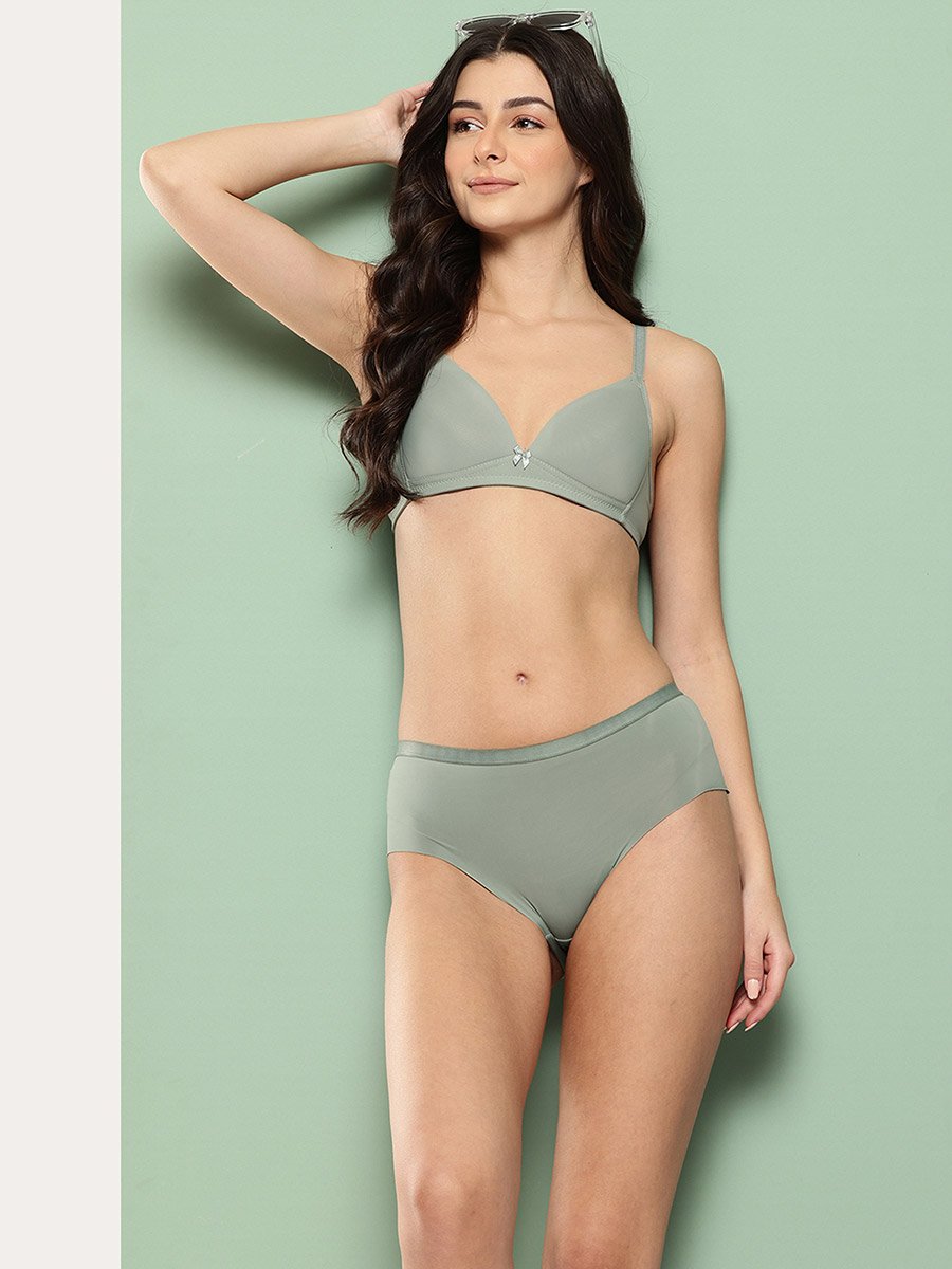 Green Solid Lightly Padded Non Wired Bra and Brief Set