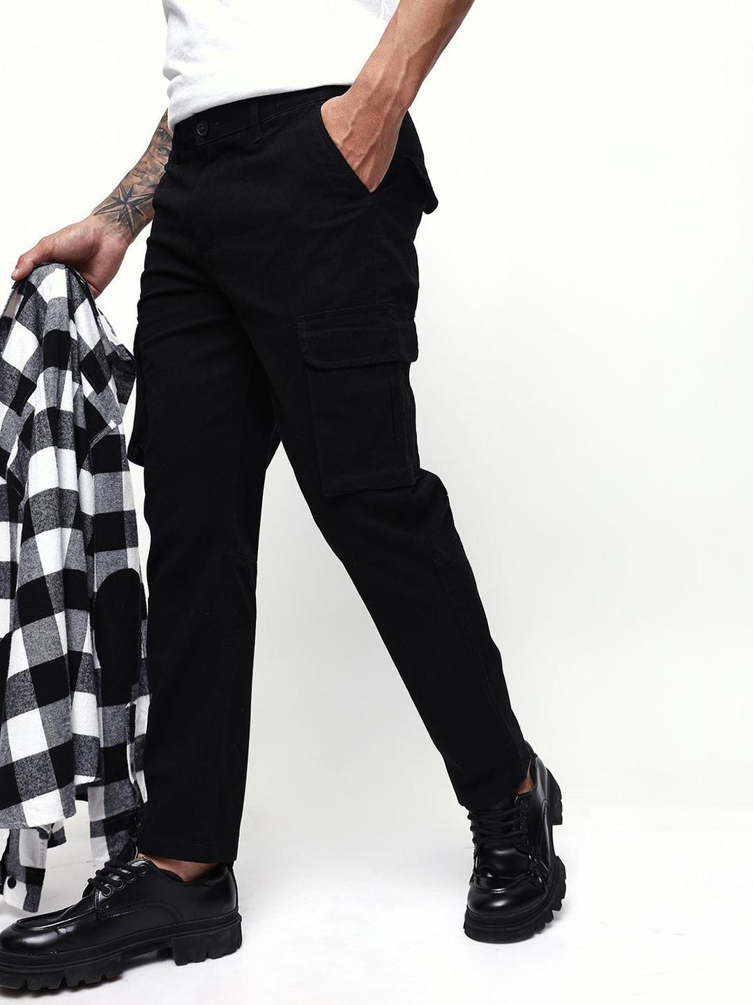 Men Black Cotton Blend Relaxed Cargo Trousers
