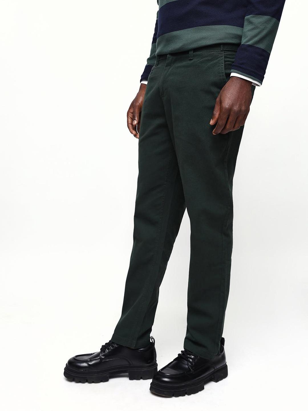 Men Olive Green Cotton Blend Straight Fit Chinos