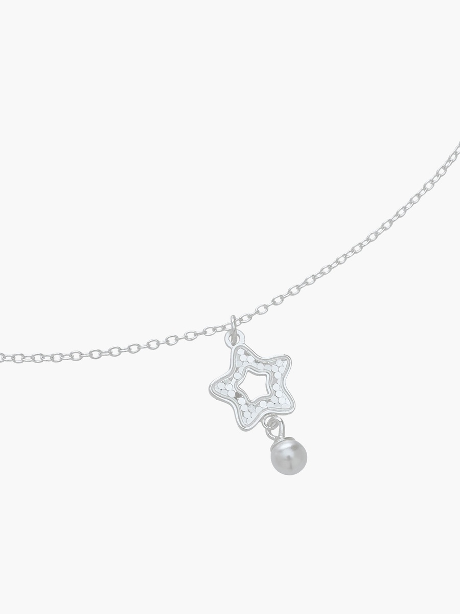 Silver Tone Pendant Necklace