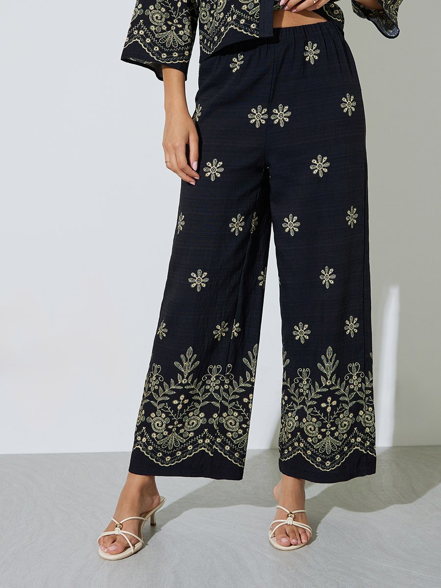 طقم منسق من بنطال وقميص مطرز