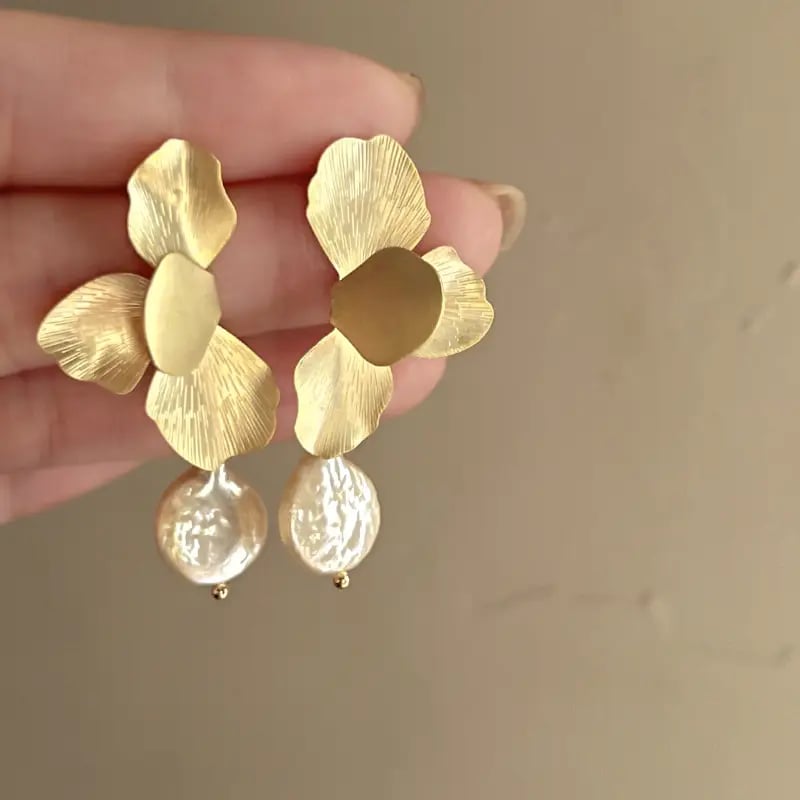 Irregular Pearl Flower Earrings