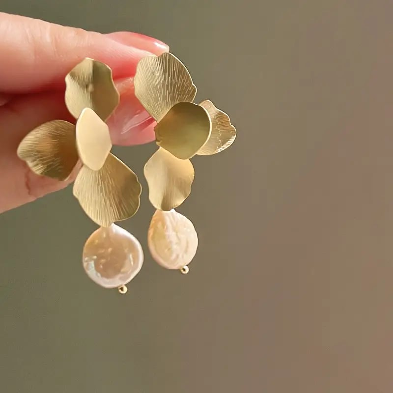 Irregular Pearl Flower Earrings