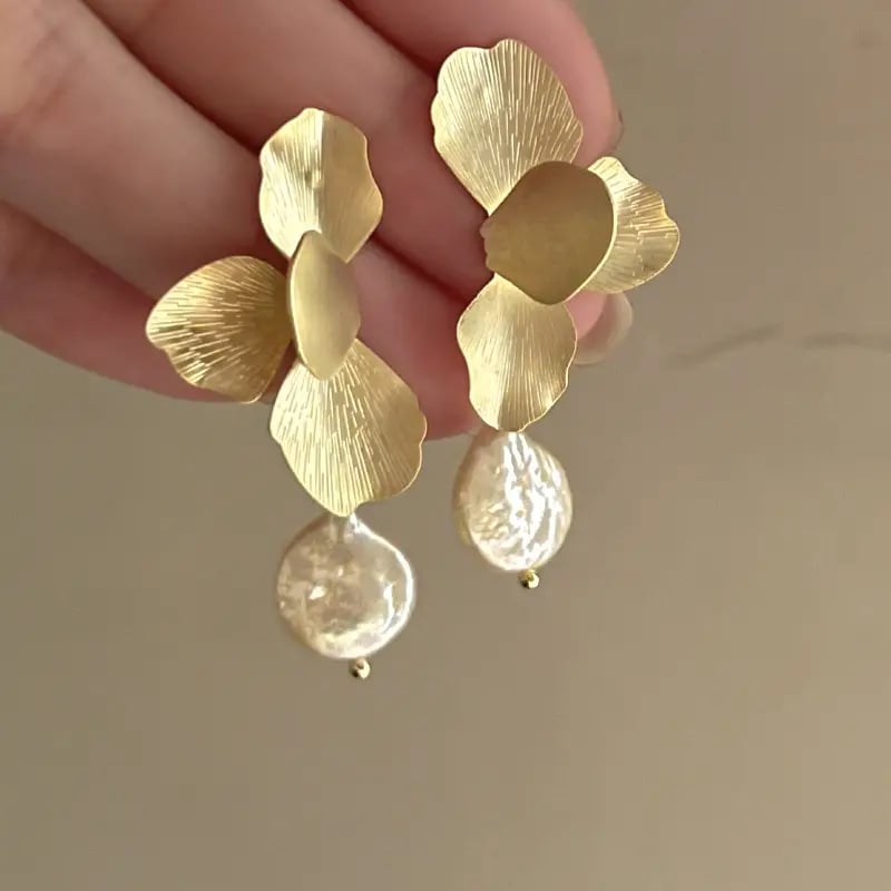 Irregular Pearl Flower Earrings