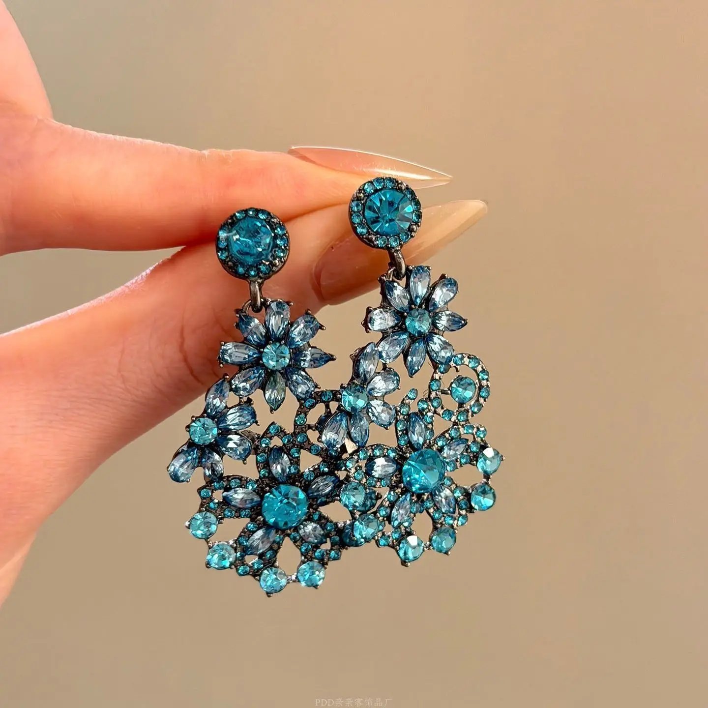 Flower-Shaped Rhinestone Dangle Earrings