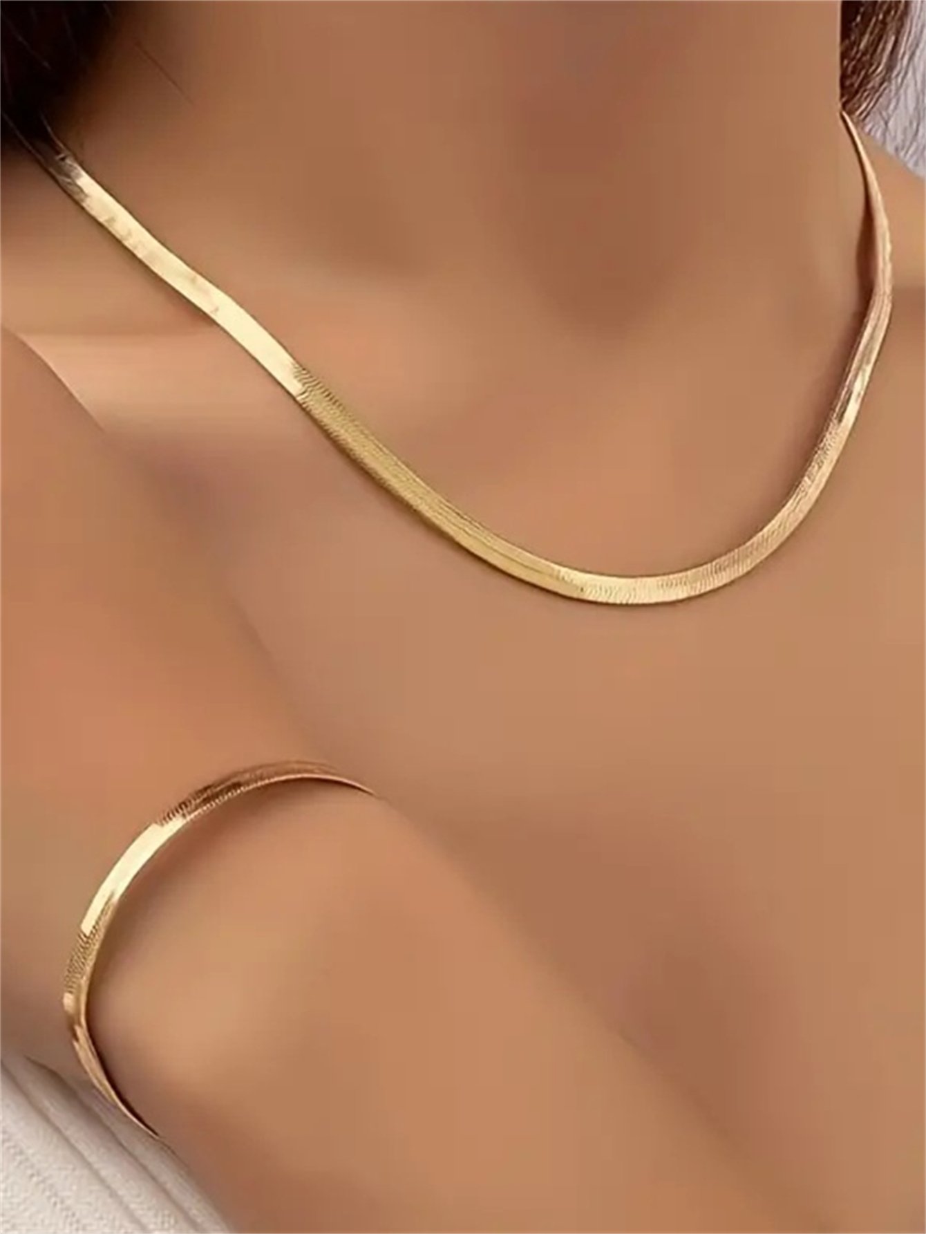 مجموعة من سوار يد وعقد بسلسلة أفعى