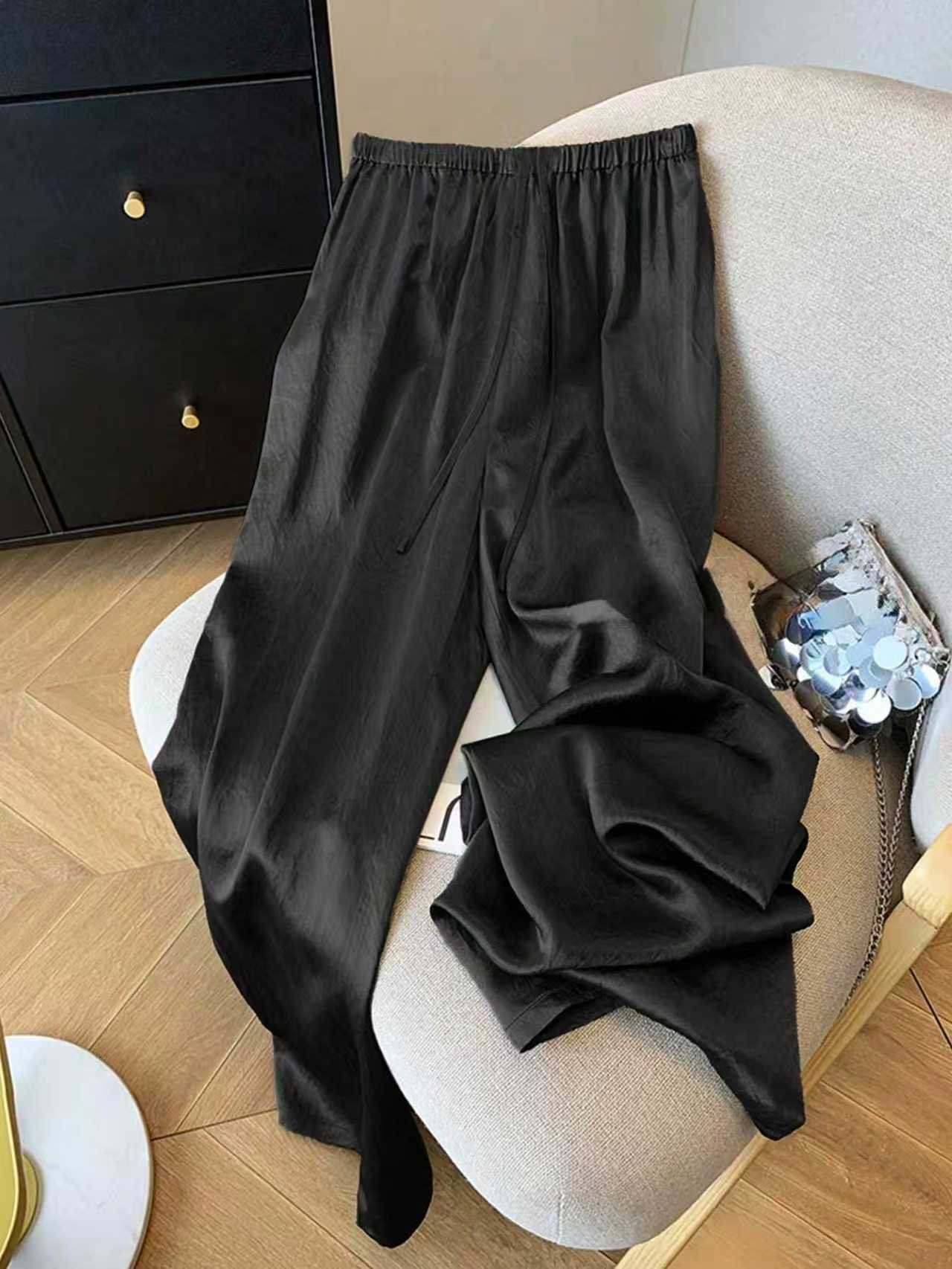 بنطال سادة بأرجل واسعة